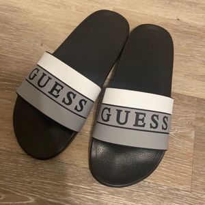 Guess Slides size 11